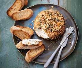 Boule de fromage frais aux graines et noix