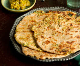 Panes indios rellenos de coliflor (Parathas de coliflor)