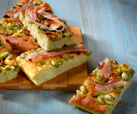 Focaccia fève, bacon et pecorino