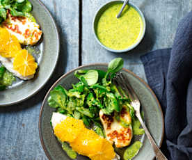 Poulet vapeur à l'orange, mâche et halloumi