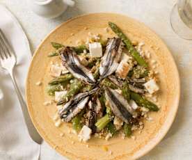 Ensalada de espárragos, boquerones y queso fresco