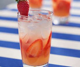 Strawberry gin fizz