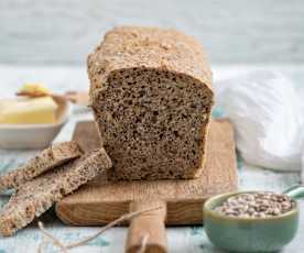 Chleb pszenny z siemieniem lnianym
