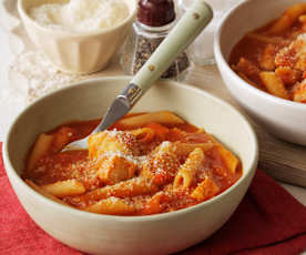 Macarrones y pollo con salsa barbacoa