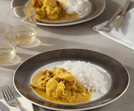 Curry picante de pollo al ron con arroz basmati para dos