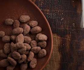 Amêndoas de chocolate de leite e café