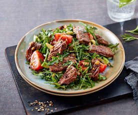 Salat mit Steak-Streifen