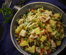Gemüse-Kartoffel-Salat mit Hähnchen 