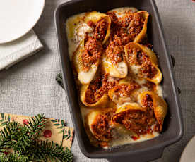 Conchiglioni ripieni di ragù di carne e besciamella