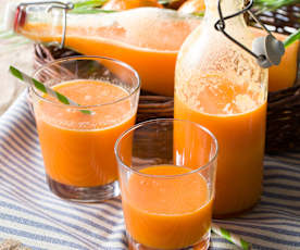 Suco de maçã, cenoura e hortelã