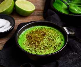 Crème brûlée parfumée au pandan et à la noix de coco