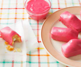 Bizcochitos con baño de chocolate rosa