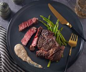 牛排佐蘆筍和豆腐黑胡椒醬