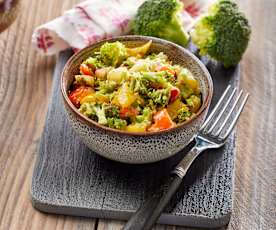 Brokkolisalat mit Pinienkernen