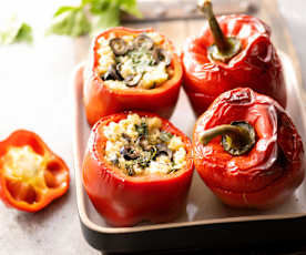 Pimientos rellenos de arroz integral y aceitunas