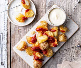 Patatas bravas en tempura