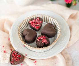 Czekoladowe pralinki z nadzieniem malinowym