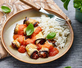 Roulés d’aubergine farcis à la sauce tomate