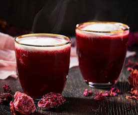 Latte cu hibiscus și apă de trandafiri