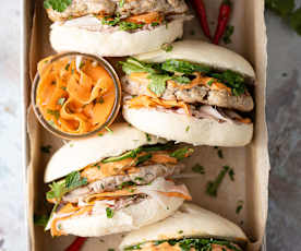 Burgery bánh mì z marynowanymi warzywami