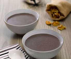 He tao zhi ma hu (sweet walnut sesame soup)