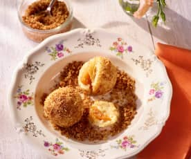 Marillenknödel mit Zuckerbröseln