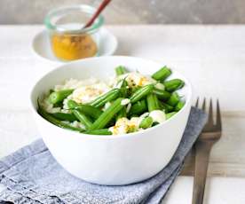 Haricots verts au curry accompagnés de riz 