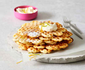 Buttermilch-Waffeln mit Zitrusschmand