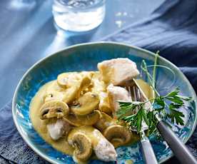 Chicken with creamy vegetable sauce