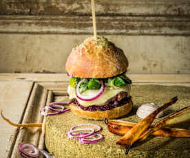 Wilde Burger mit Cumberland-Rotkraut