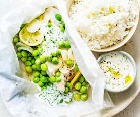 Papillotes de merlu et petits pois, sauce aux herbes