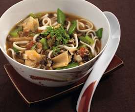 Chinesische Gemüsenudeln