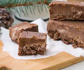 Turrón de bizcocho de chocolate y dulce de leche