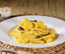 Bucatini con i cavolfiori (Pasta chi vruccoli)