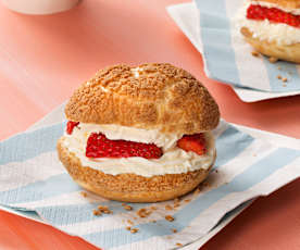 Choux craquelin con nata y fresas