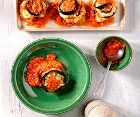 Μελιτζάνες στον ατμό με σάλτσα ντομάτας