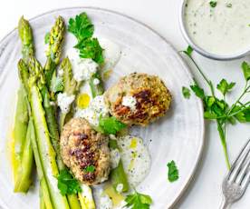 Keftas d'agneau, asperges et sauce au sésame