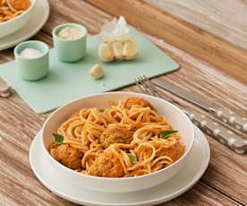 Espaguetis con albóndigas de avena y zanahoria