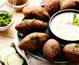 Kibbeh con salsa allo yogurt