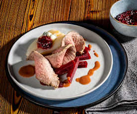 Beiried mit Rotweinsauce und Gorgonzolabirnen