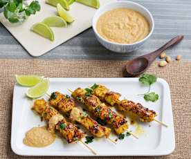 Satay de poulet avec sauce aux cacahuètes (Hestan Cue™)