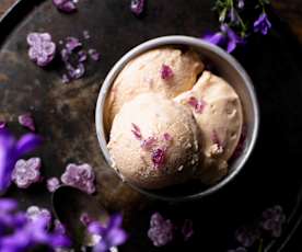 Helado de caramelo de violetas