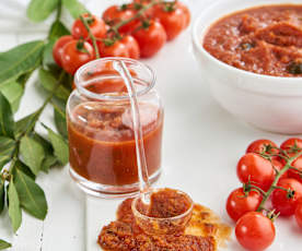 Molho de tomate com azeitonas e alcaparras