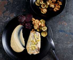 Sous-vide-Forelle mit Bohnenpüree und Gemüsechips