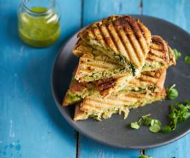 Tosta de frango e abacate