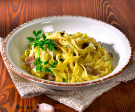 Frische Tagliatelle mit Steinpilzen