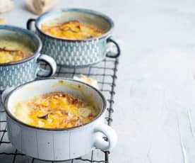 Sopa de alho-francês e cheddar gratinado