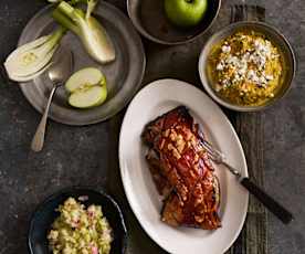 Barriga de porco no forno com maçã e puré de aipo e abóbora
