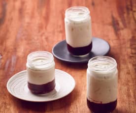 Yogurt greco con composta di frutti di bosco