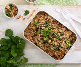 Salade de riz complet aux champignons et noix